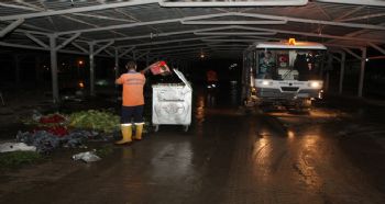 TOROSLAR’DA PAZAR YERLERİNDE GECE MESAİSİ