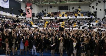 TOROS ÜNİVERSİTESİ’NDE MEZUNİYET COŞKUSU