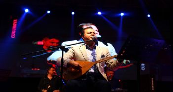 ORHAN HAKALMAZ’DAN TÜRKÜ ZİYAFETİ