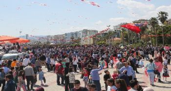 Erdemli semaları al bayrakla süslendi