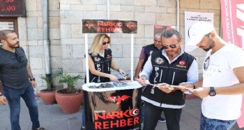 Mersin polisi öğrencileri bilgilendiriyor