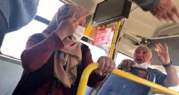 Yaşlı çifti otobüsten indirmek için dil döktü