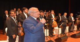 MERSİN’DE ŞARKILAR ATATÜRK İÇİN SÖYLENDİ