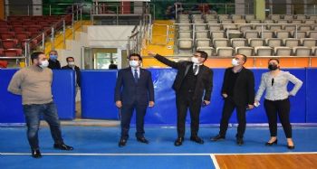 Demir, Tarsus'taki spor tesislerinde incelemelerde bulundu