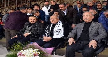 Kocamaz, Mut İdmanyurdu'na otobüs hediye etti