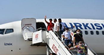 Olimpiyatlarda sırıkla atlamada final yarışan milli atlet Ersu Şaşma, Türkiye'ye döndü