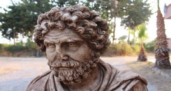 SOLİ POMPEİPOLİS’DE 1700 YILLIK PORTRE BÜST BULUNDU
