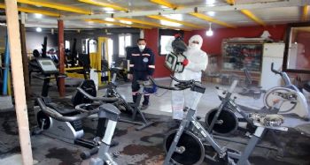 Akdeniz'de spor salonları dezenfekte ediliyor