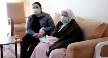 Yaşlı çift korona virüsü yendi