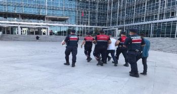 Jandarma, çiftçinin ürününü çalanlara göz açtırmıyor