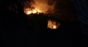 Yanan evleri söndürmek için herkes seferber oldu