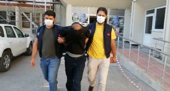 Vatandaşların ceplerini jiletle keserek hırsızlık yapan zanlı yakalandı