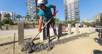 Mersin'de yeni asfalt ve kaldırım çalışmaları sürüyor