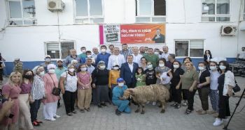 Seçer, Anamur'da koyun, keçi ve avokado fidanı dağıttı