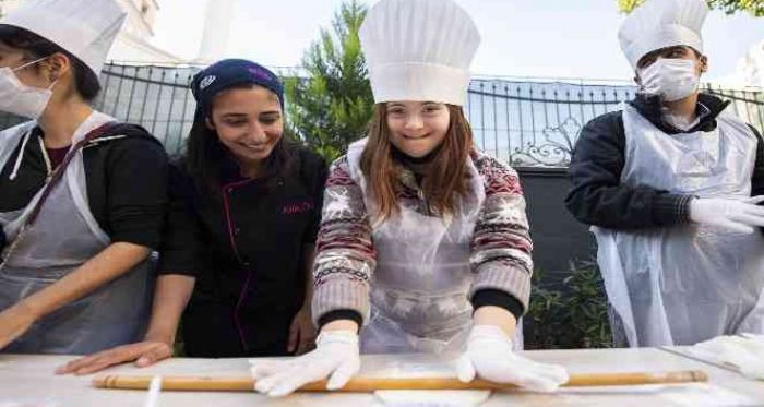 Özel gereksinimli bireyler ilk kez pizza yaptı