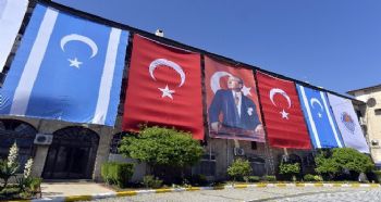 MERSİN BÜYÜKŞEHİR BELEDİYESİ, TÜRKMEN BAYRAĞI ASTI