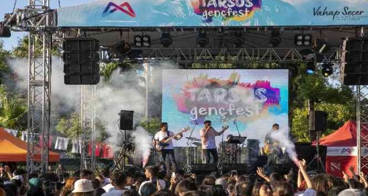Gençler, Tarsus Genç Fest'te doyasıya eğlendi