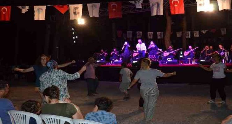 Tarsus'ta Türk Halk Müziği konseri