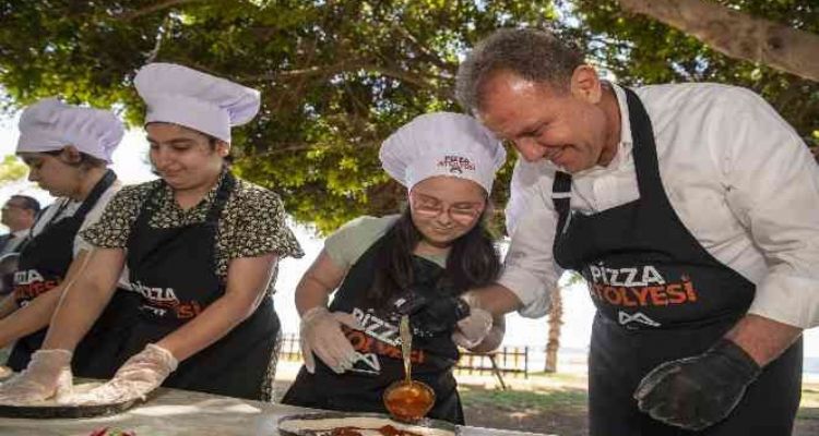 Başkan Seçer, özel gereksinimli çocuklarla pizza yaptı