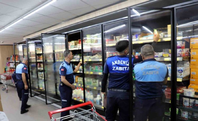 Mersin’de zincir marketler denetlendi