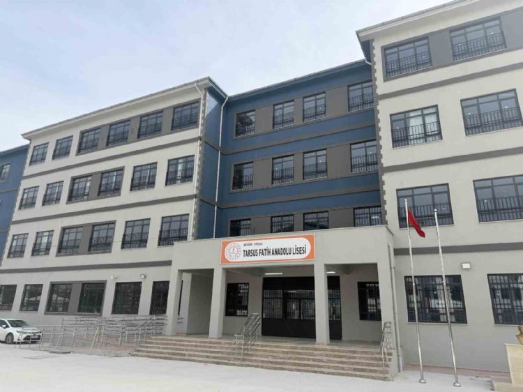 Mersin’de bir lise öğrencisi silahla yakalandı