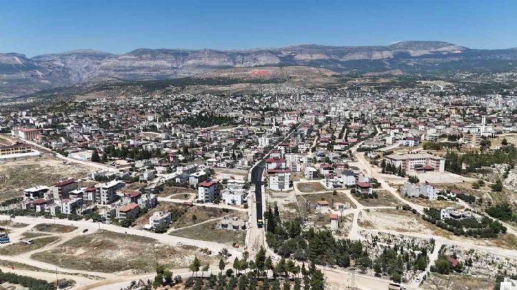 Mut’ta yağışın bozduğu yollar yenilendi