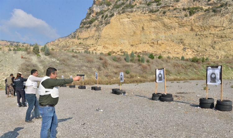 Mersin’de orman muhafaza personeline silahlı eğitim verildi