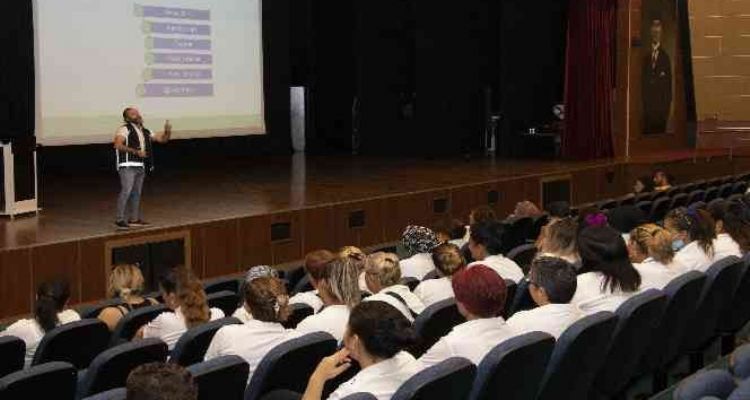 Belediye personeline ‘en iyi narkotik polisi anne’ eğitimi