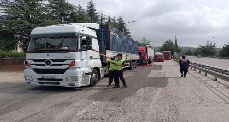 Mersin'de araçlar denetlendi