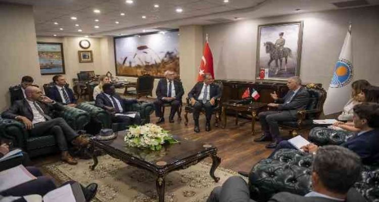 Seçer: "Hep beraber geleceğe bakmanın daha yararlı olacağını düşünüyorum"