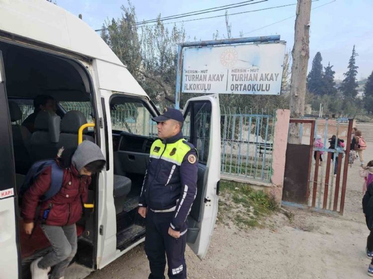Mersin’de okul servis araçları denetleniyor
