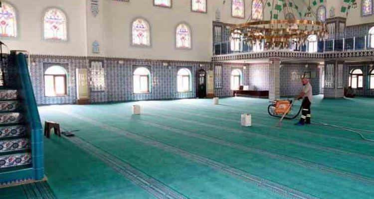 Akdeniz'de ibadethaneler bayrama hazırlanıyor