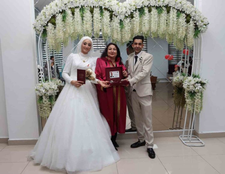 Toroslar ilçesinde Sevgililer Günü’nde 22 nikah kıyıldı