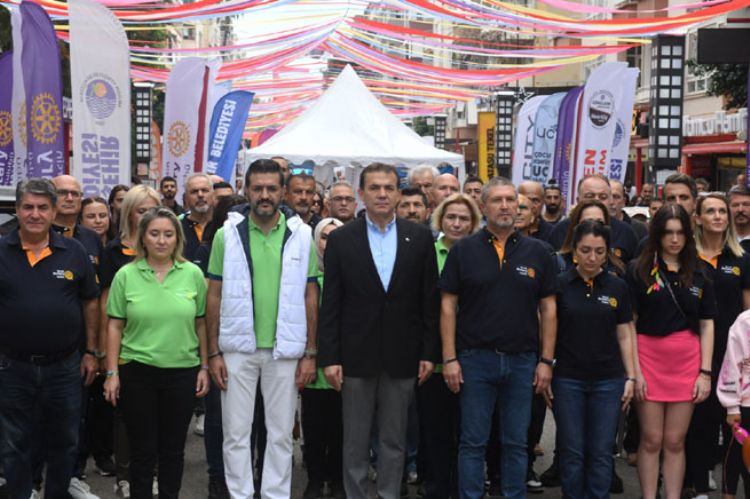 Yenişehirliler maden şehitlerinin ailelerine destek için festivale akın etti 