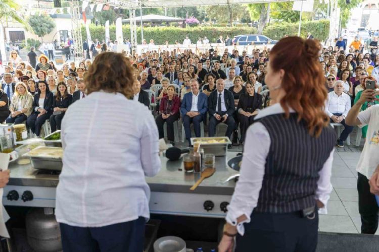 Başkan Seçer, Tarsus’taki festivalde ‘Gastronomi Show’a katıldı