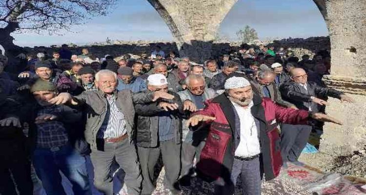 Mersin'de yağmur duasına çıkıldı