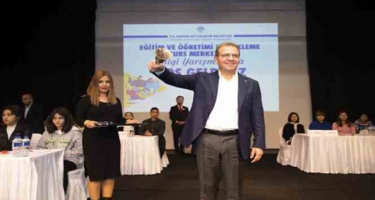 Seçer, öğrencilerin yarışma heyecanına ortak oldu