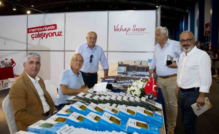 ‘8. CNR Mersin Kitap Fuarı’nda Mersin Büyükşehir Belediyesinin standına yoğun ilgi