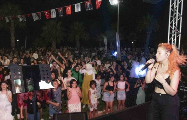 Aydıncık sahili ‘Yaz Dostum’ konserleriyle renklendi