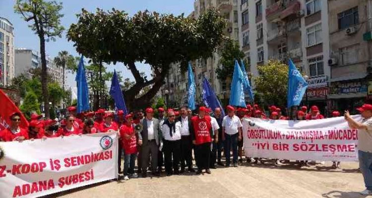 Tez-Koop İş Sendikası üyeleri, Mersin Üniversitesi yönetimini protesto etti