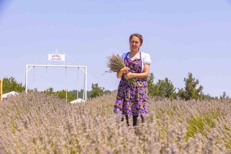 Mersin’de kadın girişimci lavantayı kazanca dönüştürdü