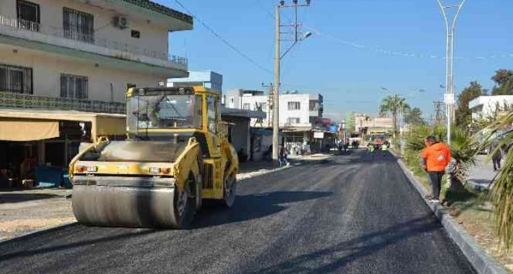 Tarsus'ta yol çalışmaları sürüyor