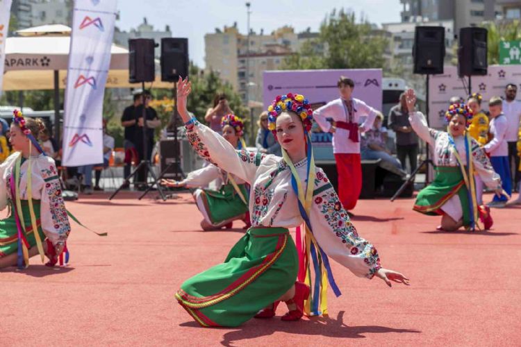 Mersin’de düzenlenen Uluslararası Çocuk Festivali sürüyor
