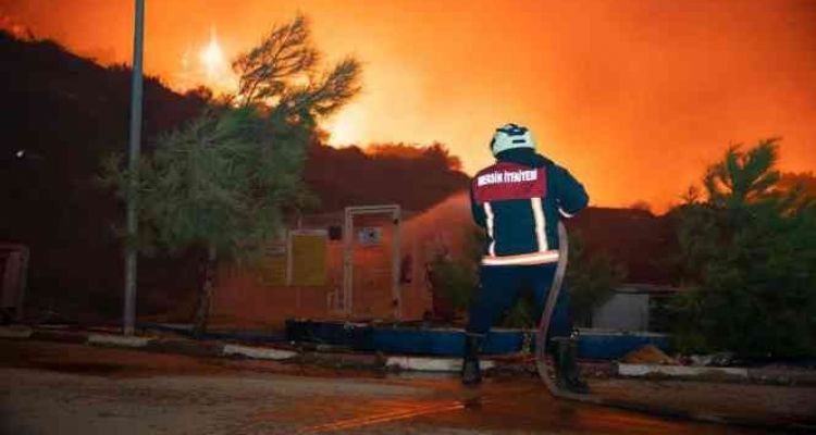 İtfaiye Daire Başkanı Aydın: Yangınlarla canla başla müdahale ettik