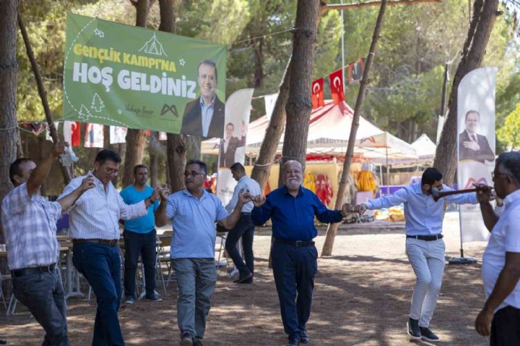 Mersin’de muhtarlar hem stres attı hem de sorunlarını paylaştı