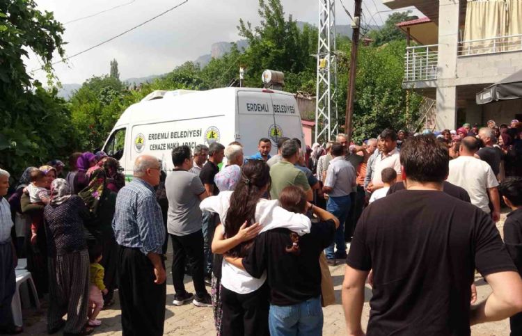 Mersin’de acı olay: Doğum gününde hayatını kaybetti, nikah günü defnedildi