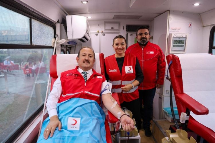 Vali Pehlivan, Kızılay Haftası etkinliğine katıldı