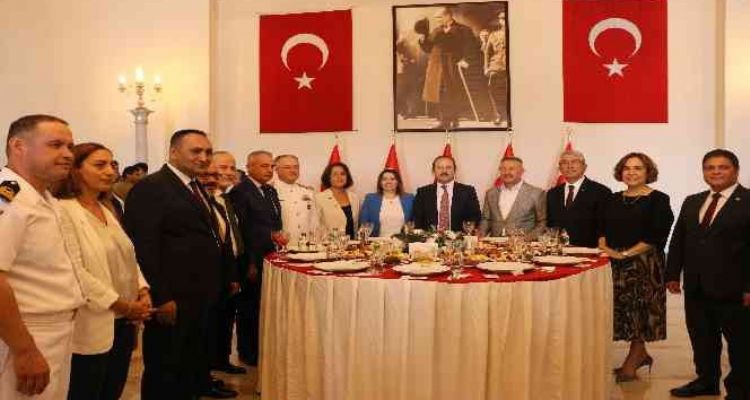 Vali Pehlivan, kamu görevlileriyle bayramlaştı