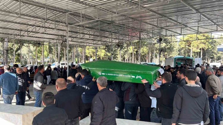 Mersin’deki kazadan acı hikaye: İkizleri ölüm ayırdı, 3 cenaze yan yana defnedildi