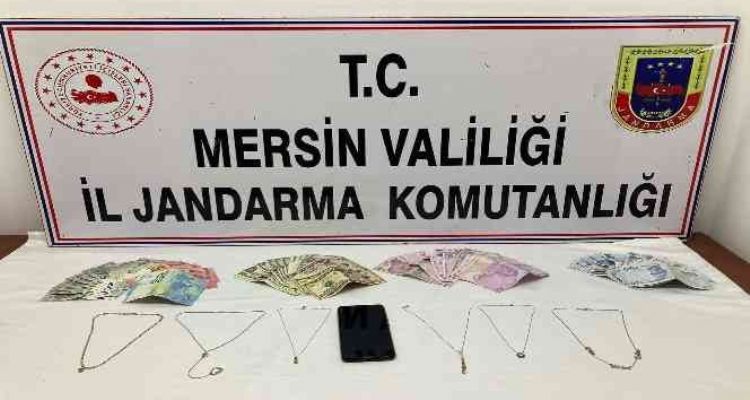 Hırsızlık şüphelisi çaldığı altın ve paralarla birlikte yakalandı